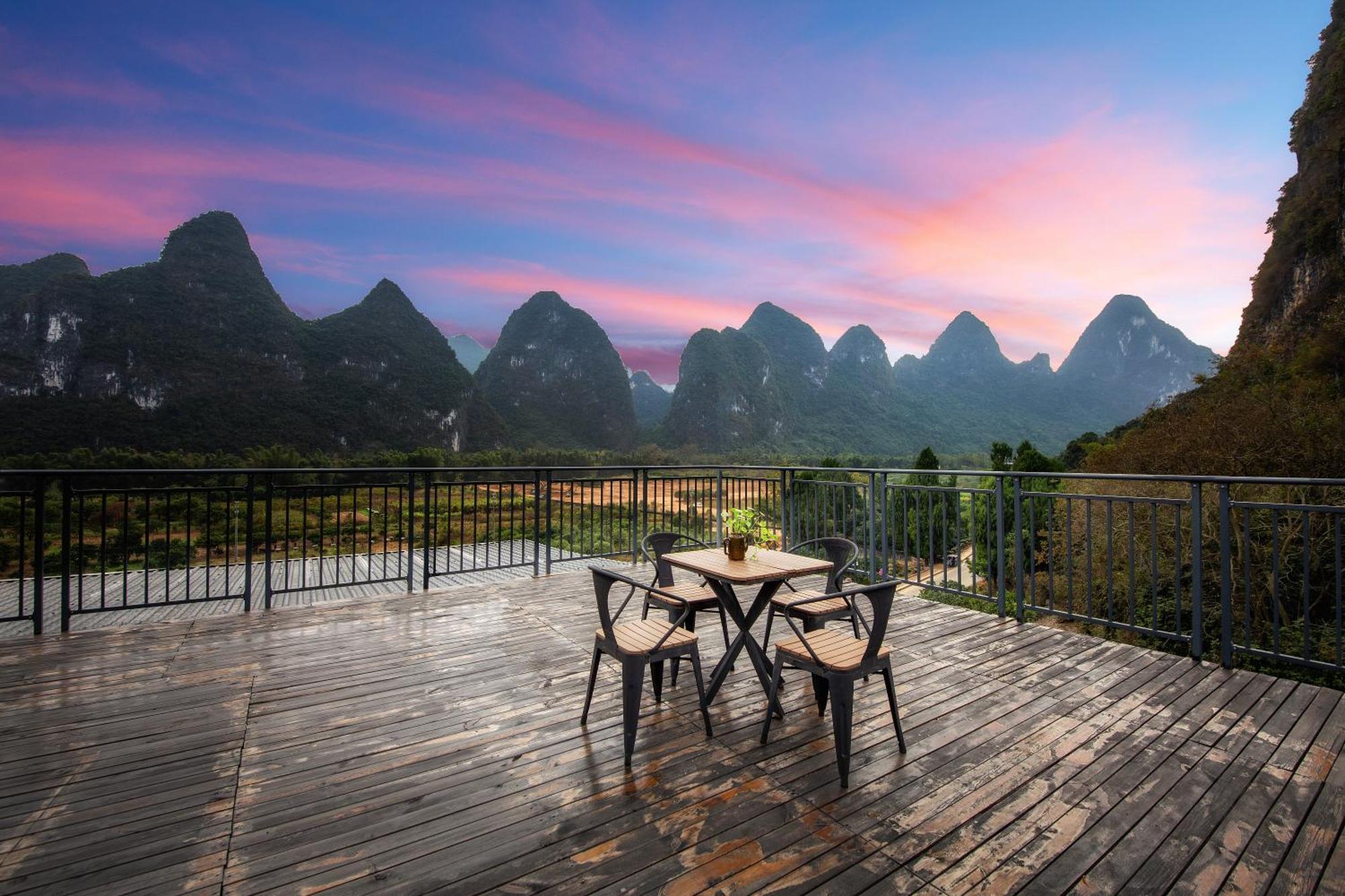 Leisure Courtyard Hotel Yangshuo-Free Shuttle Bus To Yangshuo Station Stay 2 Nights One Way Exterior photo
