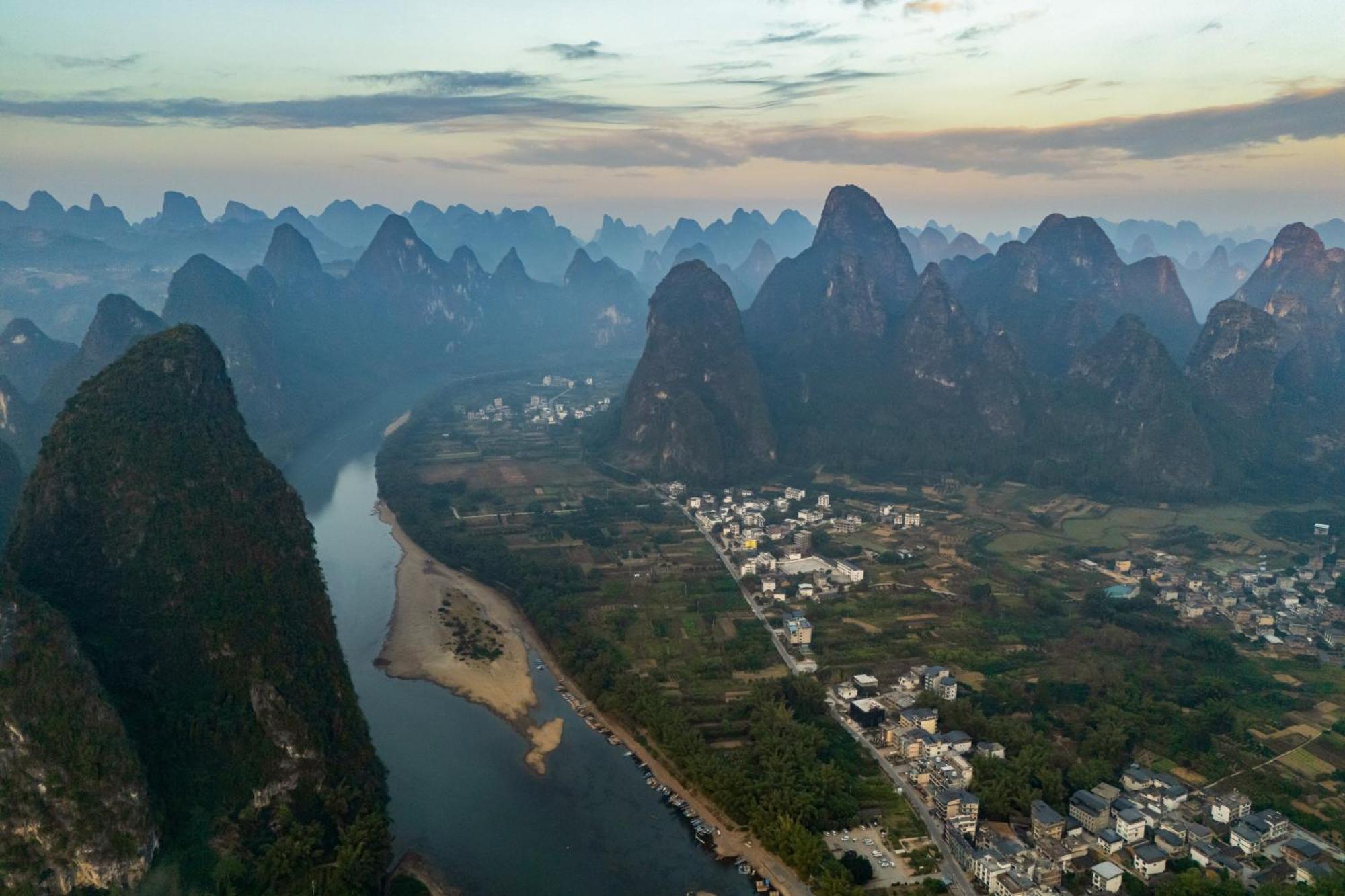 Leisure Courtyard Hotel Yangshuo-Free Shuttle Bus To Yangshuo Station Stay 2 Nights One Way Exterior photo