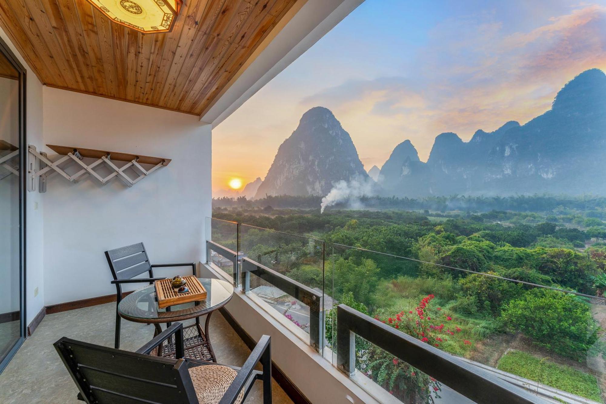 Leisure Courtyard Hotel Yangshuo-Free Shuttle Bus To Yangshuo Station Stay 2 Nights One Way Exterior photo
